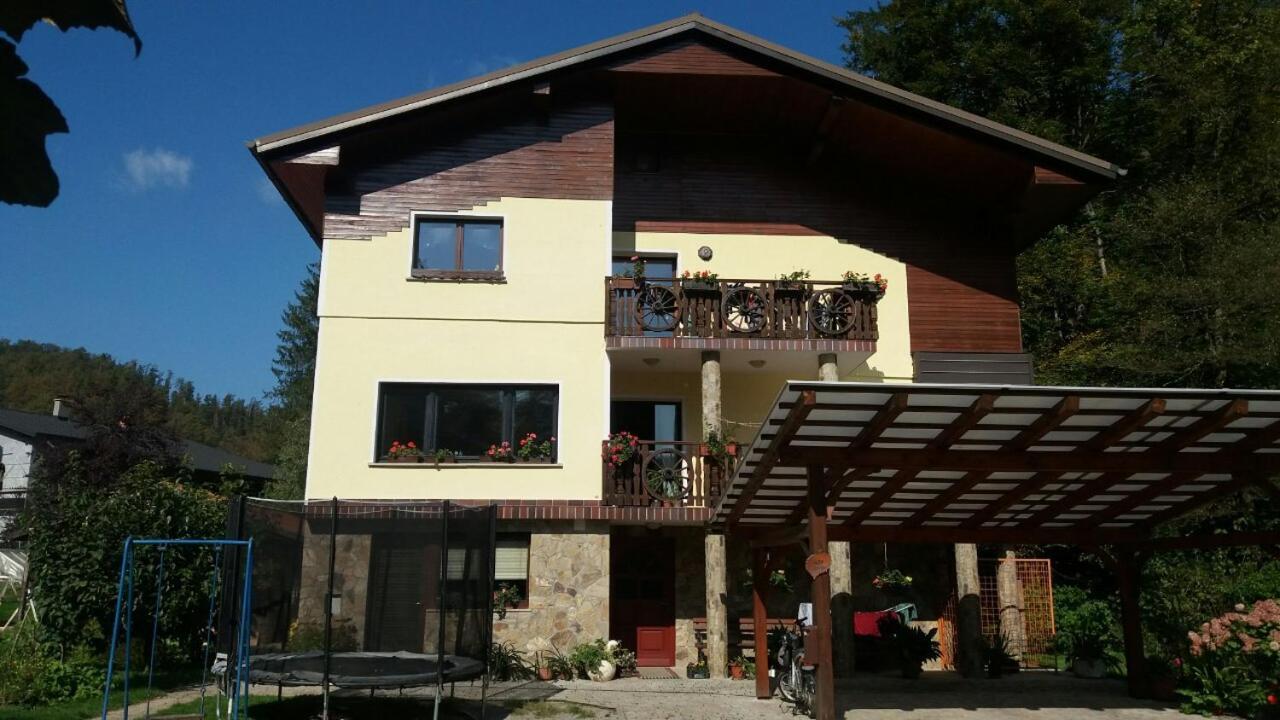 Appartment Bezenica Dobrova ภายนอก รูปภาพ
