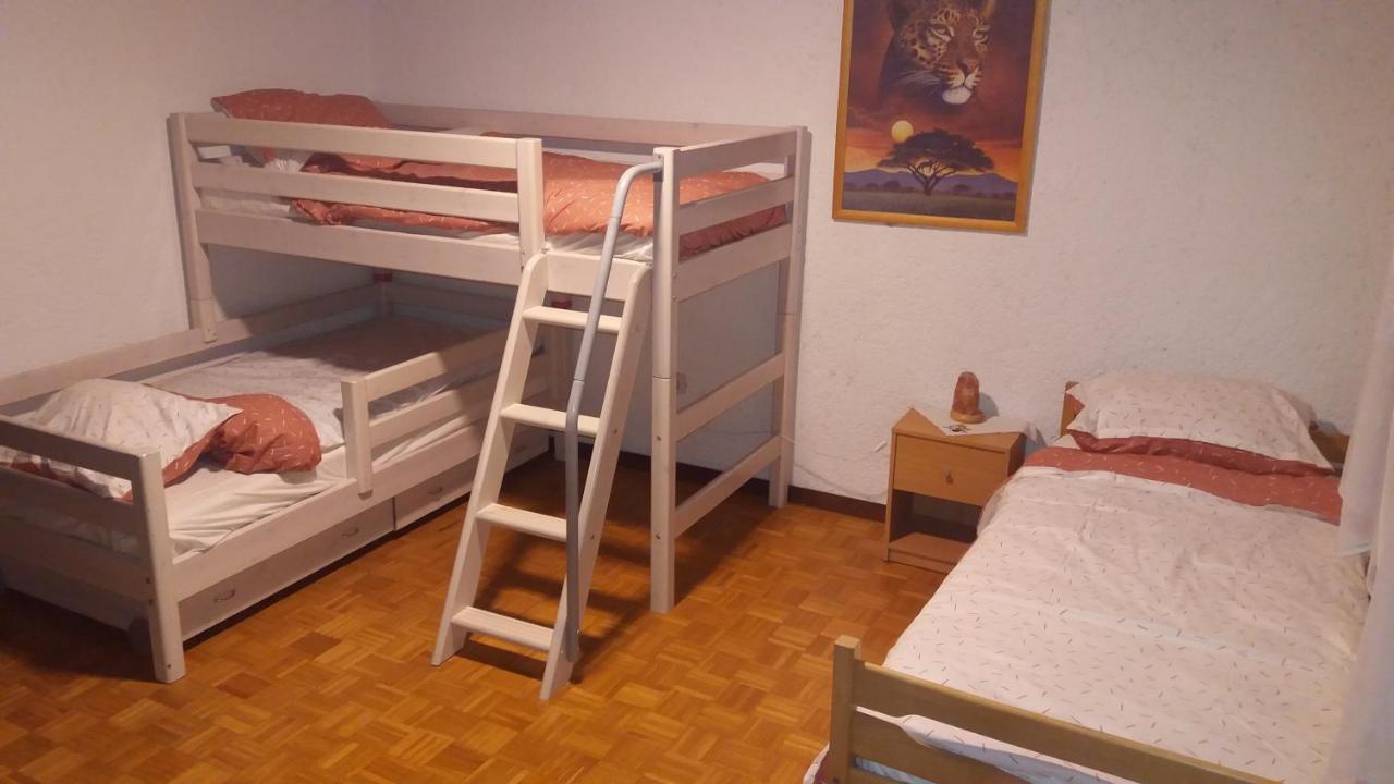 Appartment Bezenica Dobrova ภายนอก รูปภาพ